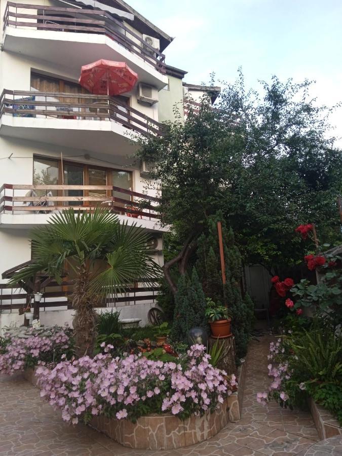 Guest House Urdoviza Kiten  Buitenkant foto